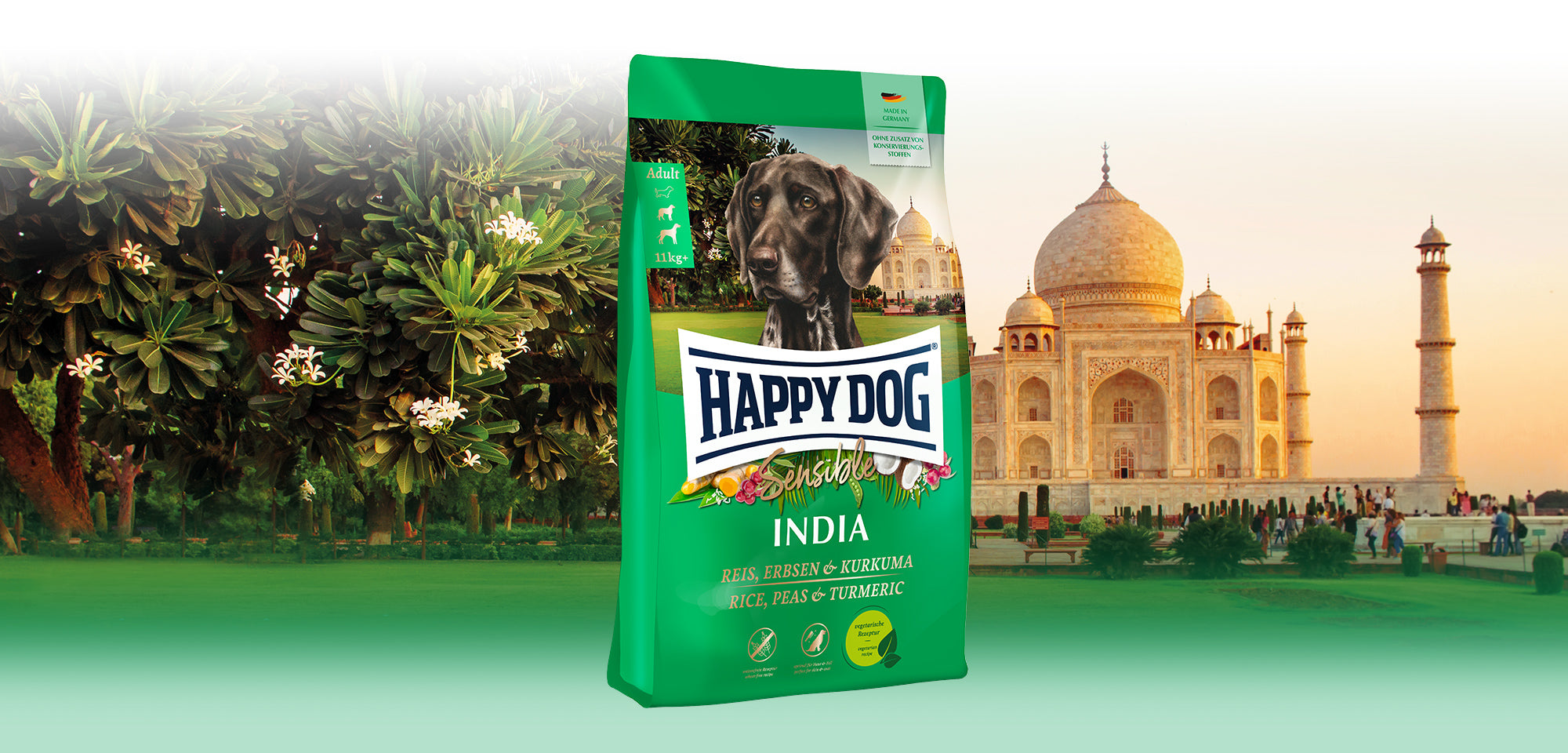 Das Hundefutter Happy Dog Sensible India vor dem Taj Mahal in Indien.